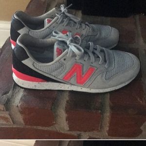 New Balance sneakers sz 6
